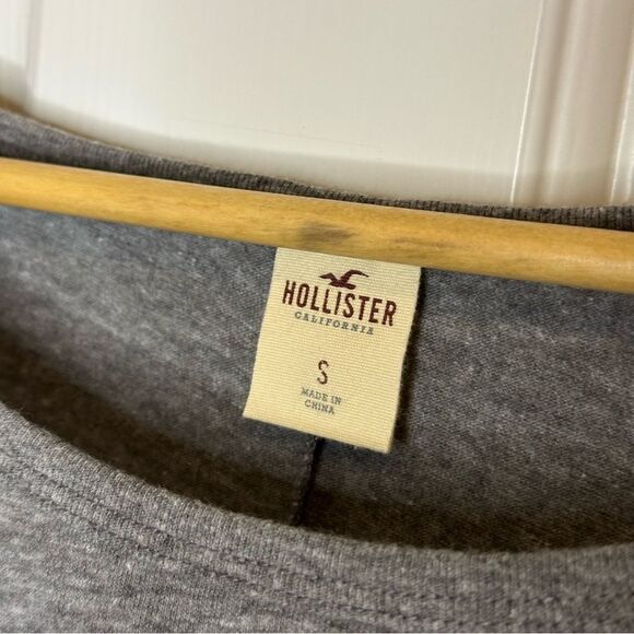 BNWT Y2K Hollister Grey Logo Spell Out Hibiscus Bling Graphic Tee Sz S Mermaid - Picture 6 of 7